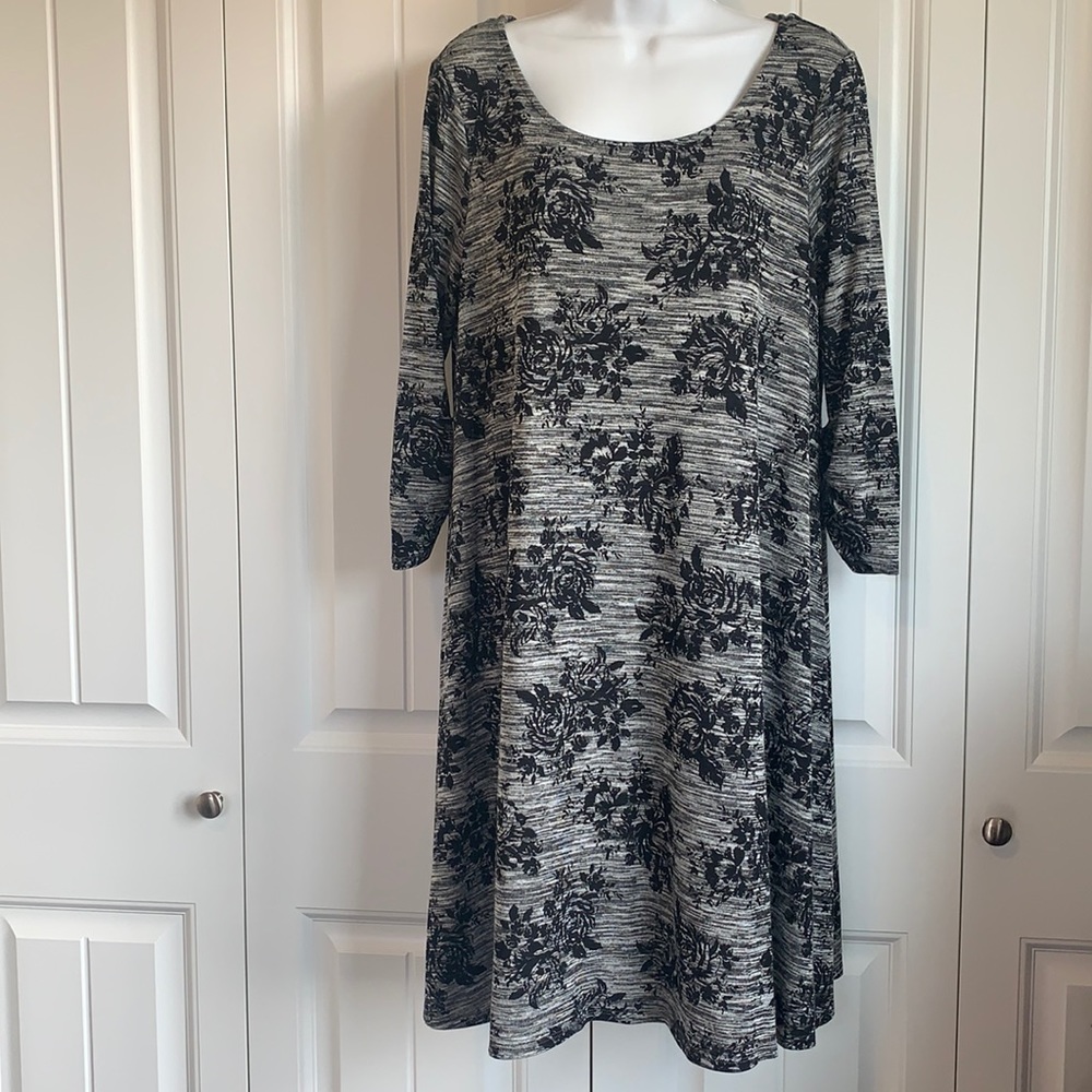 Motherhood Maternity Dress Black & Gray Floral Rose Design Size Large 3/4 Sleeve